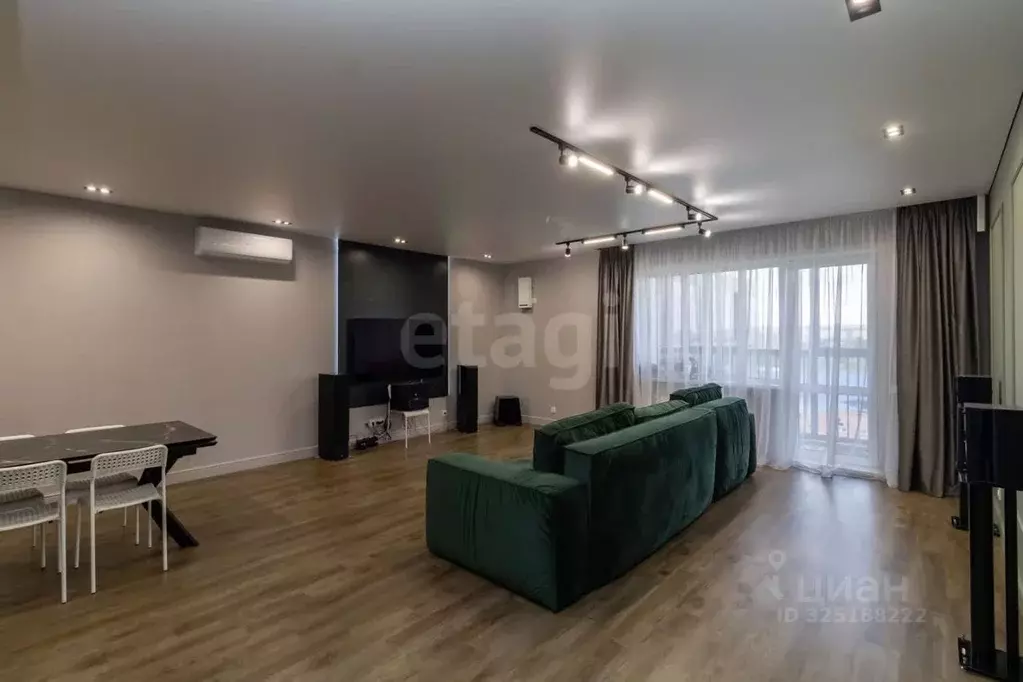 4-к кв. Красноярский край, Красноярск ул. Авиаторов, 3 (121.2 м) - Фото 1