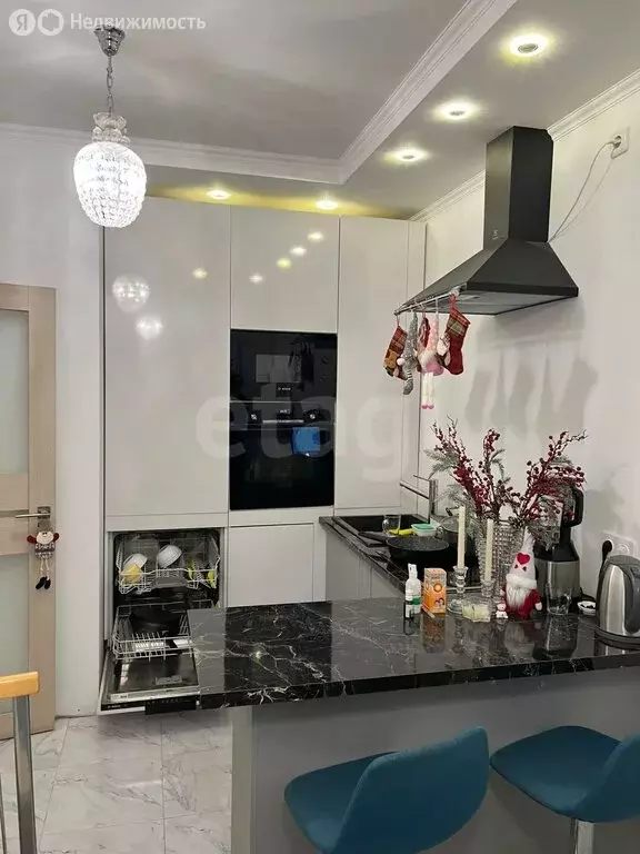 2-комнатная квартира: Якутск, улица Кирова, 17к5 (70.9 м) - Фото 1