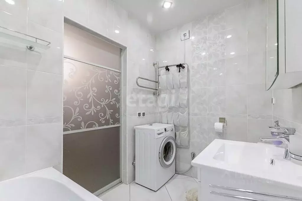 1-к кв. Свердловская область, Екатеринбург ул. Машинная, 46 (49.0 м) - Фото 1