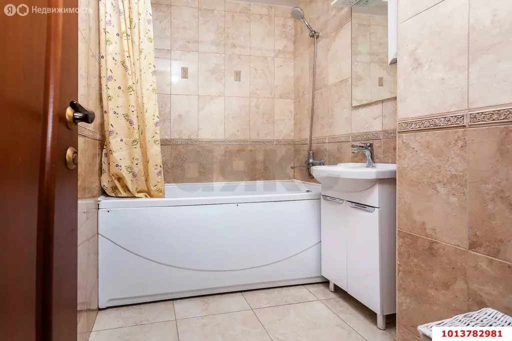 3-комнатная квартира: Краснодар, 2-я Целиноградская улица, 11 (85 м) - Фото 0