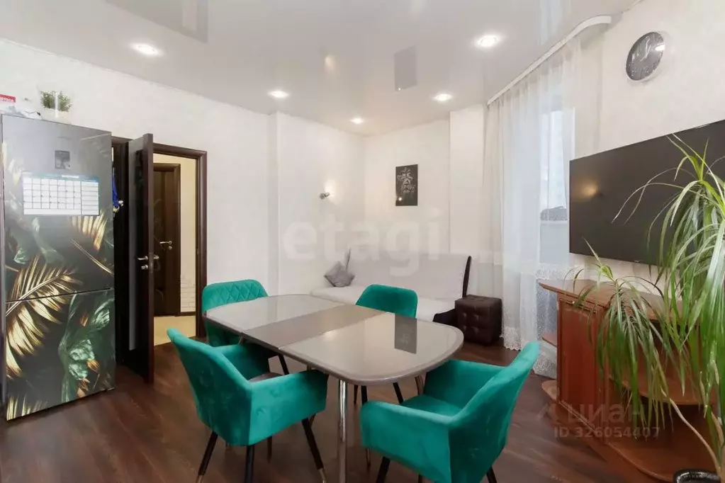 2-к кв. Тюменская область, Тюмень ул. Василия Гольцова, 3 (75.0 м) - Фото 0