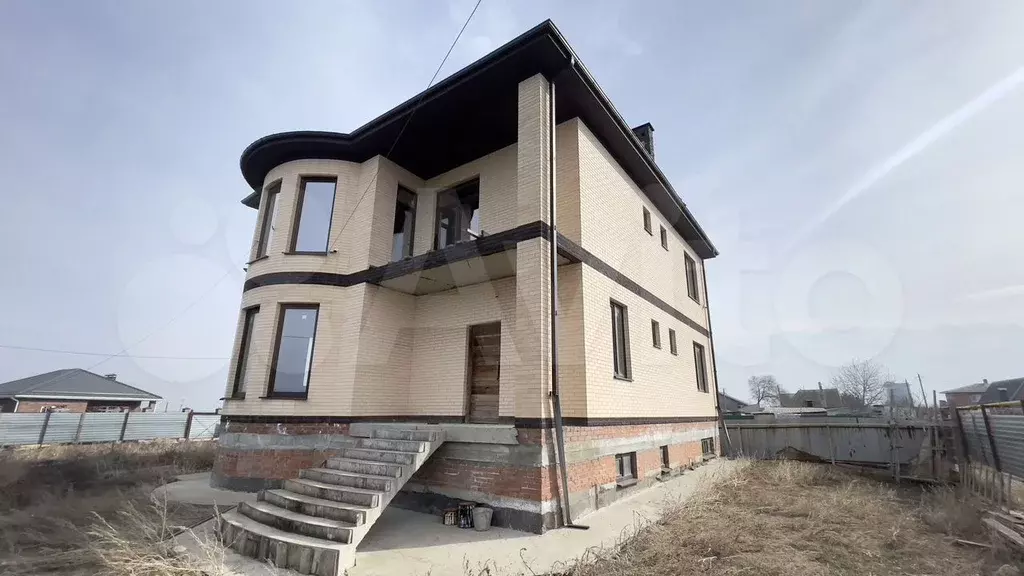 Дом 300 м на участке 6 сот. - Фото 0