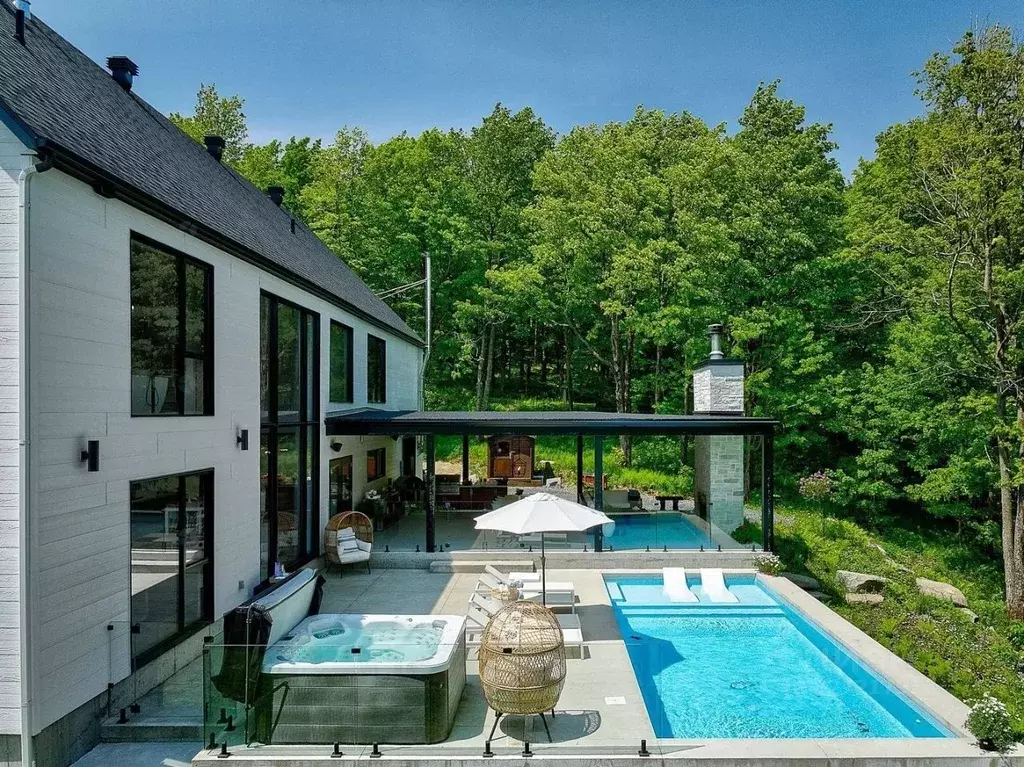 Дом в Краснодарский край, Сочи городской округ, с. Монастырь  (320 м) - Фото 2