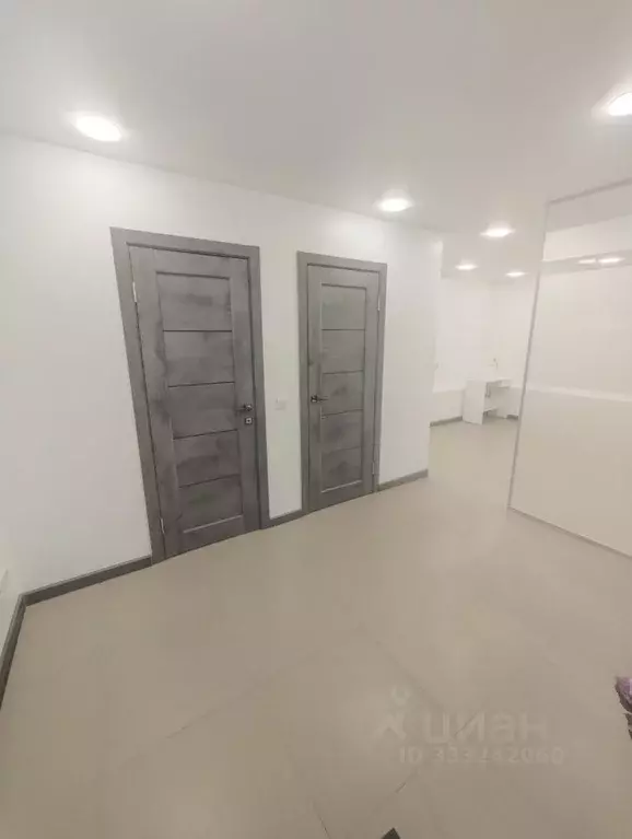 Помещение свободного назначения в Омская область, Омск просп. ... - Фото 2