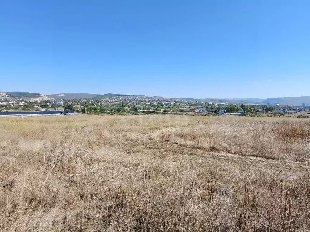 Участок в Крым, Бахчисарайский район, Ароматненское с/пос, с. ... - Фото 1