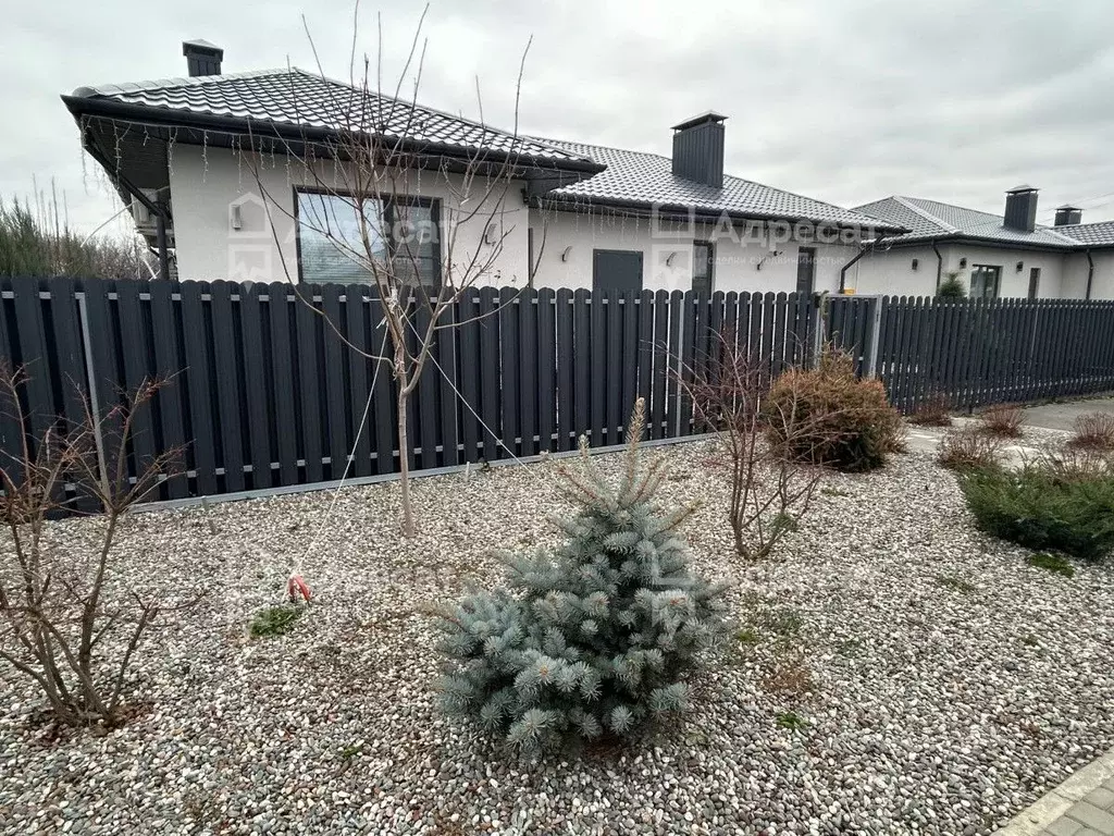 Дом в Волгоградская область, Среднеахтубинский район, Фрунзенское ... - Фото 1