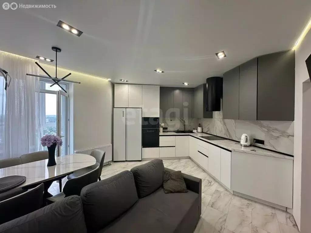 3-комнатная квартира: Калуга, улица Белинского, 2А (84 м) - Фото 0