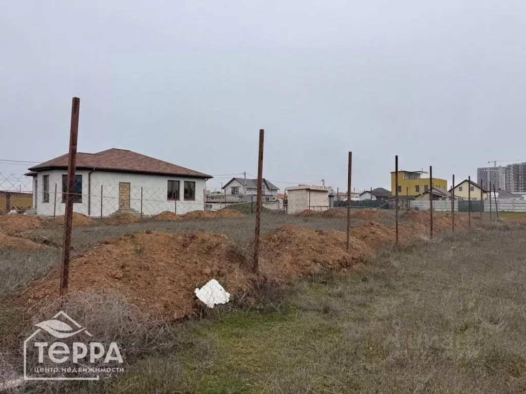 Участок в Крым, Сакский район, с. Уютное ул. Садовая (6.0 сот.) - Фото 2