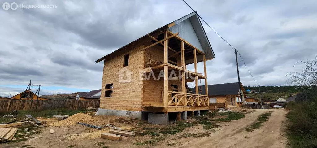 Дом в село Нижний Саянтуй, Онгуренская улица, 45 (250 м) - Фото 0