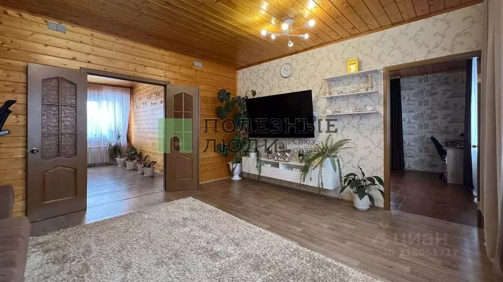 Дом в Башкортостан, с. Кармаскалы ул. Худайбердина, 15/1 (250 м) - Фото 0