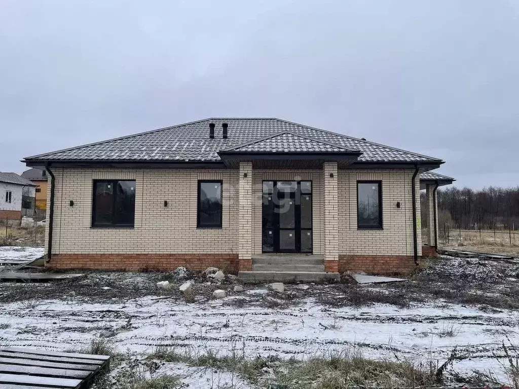 Дом в Курская область, Курский район, Моковский сельсовет, д. 1-я ... - Фото 0