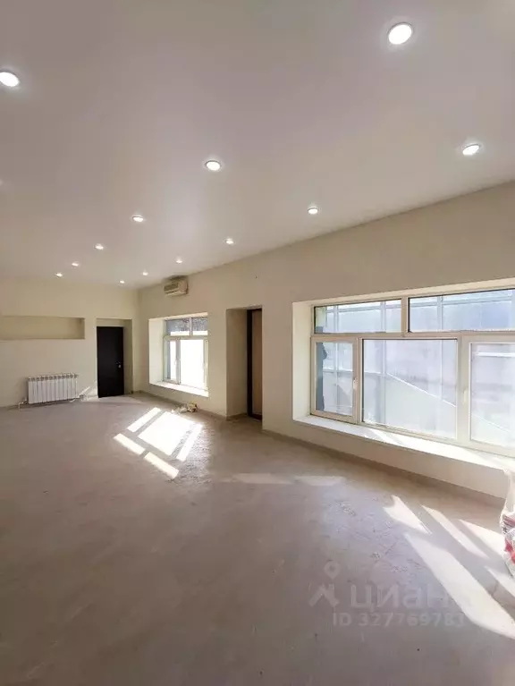 Торговая площадь в Татарстан, Казань ул. Адоратского, 44 (63 м) - Фото 1