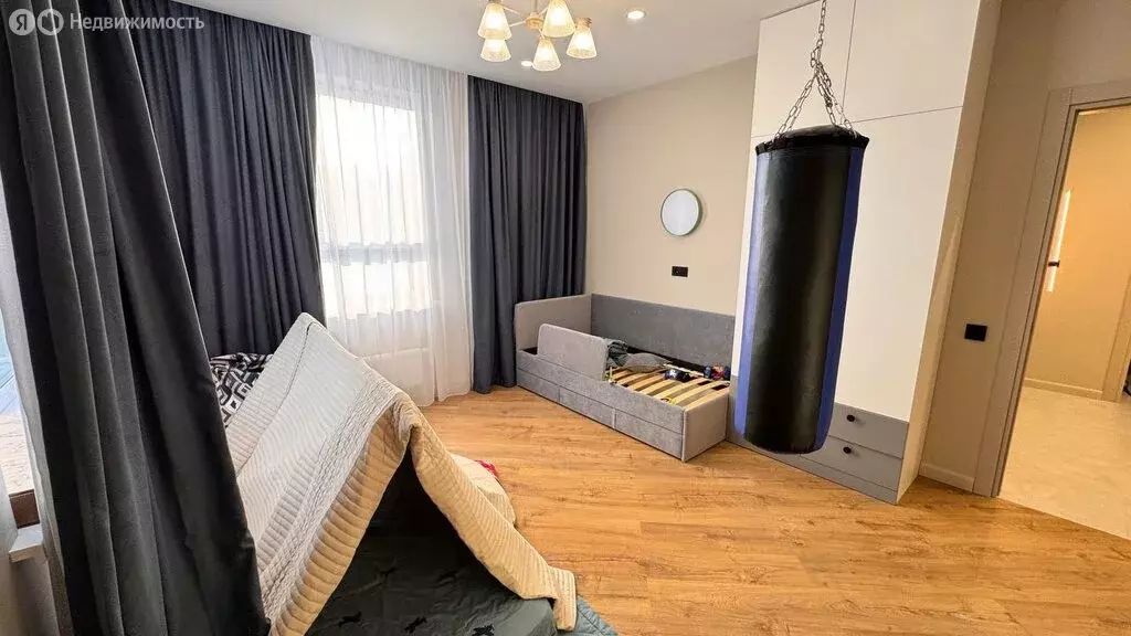 2-комнатная квартира: Тюмень, улица Монтажников, 44 (67 м) - Фото 1