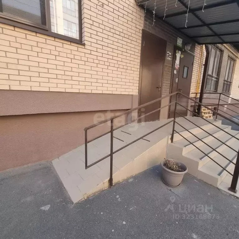 2-к кв. Северная Осетия, Владикавказ ул. Хадарцева, 29Бк4 (68.2 м) - Фото 0