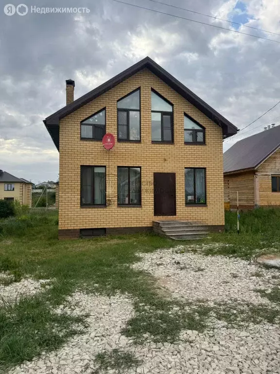 Дом в Арск, улица Сибгатуллина (179 м) - Фото 0