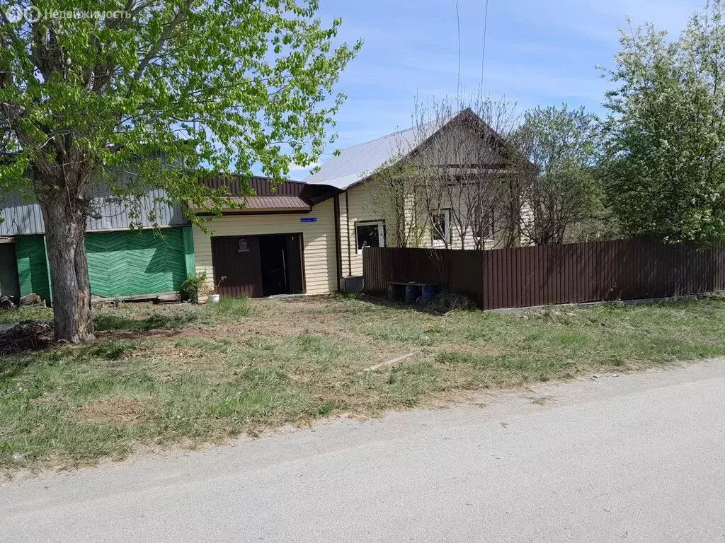 Дом в посёлок городского типа Верх-Нейвинский, улица Евдокимова, 14 ... - Фото 2