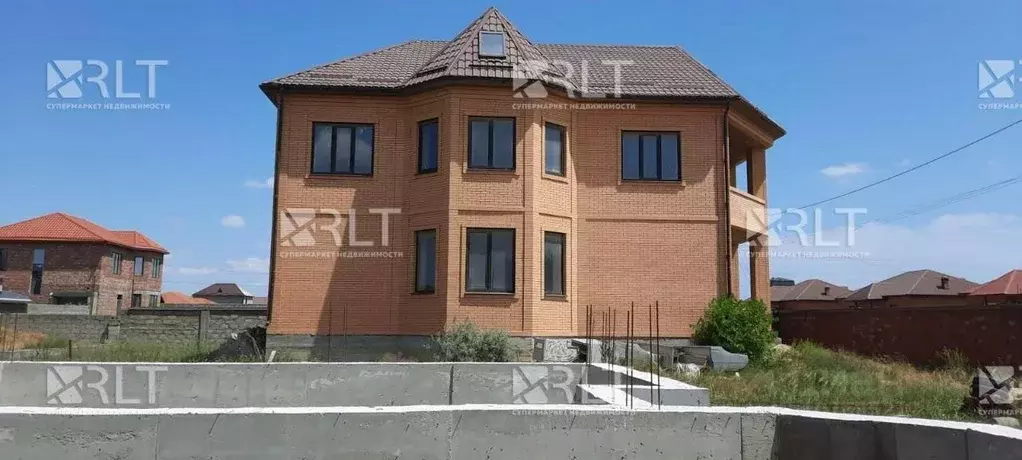 Дом в Дагестан, Махачкала ул. Али Омарова, 16 (300 м) - Фото 1