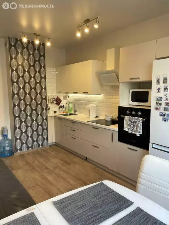 2-комнатная квартира: Екатеринбург, улица Азина, 57 (59.5 м) - Фото 2