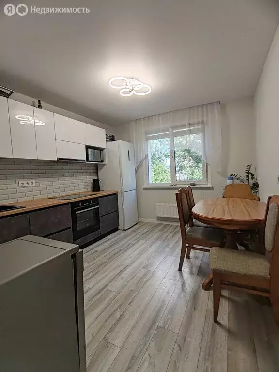 2-комнатная квартира: Барнаул, улица Монтажников, 6 (54 м) - Фото 1