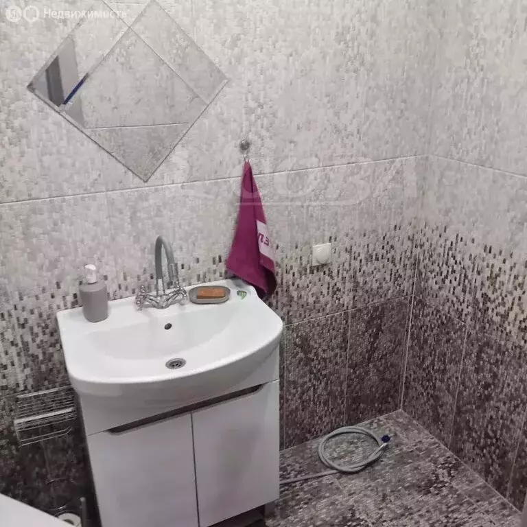 3-комнатная квартира: Тюмень, микрорайон Ватутина, Юганский проезд, 4 ... - Фото 1