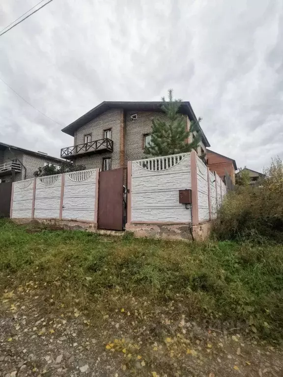 Дом в Красноярский край, Красноярск Камасинская ул. (270 м) - Фото 1