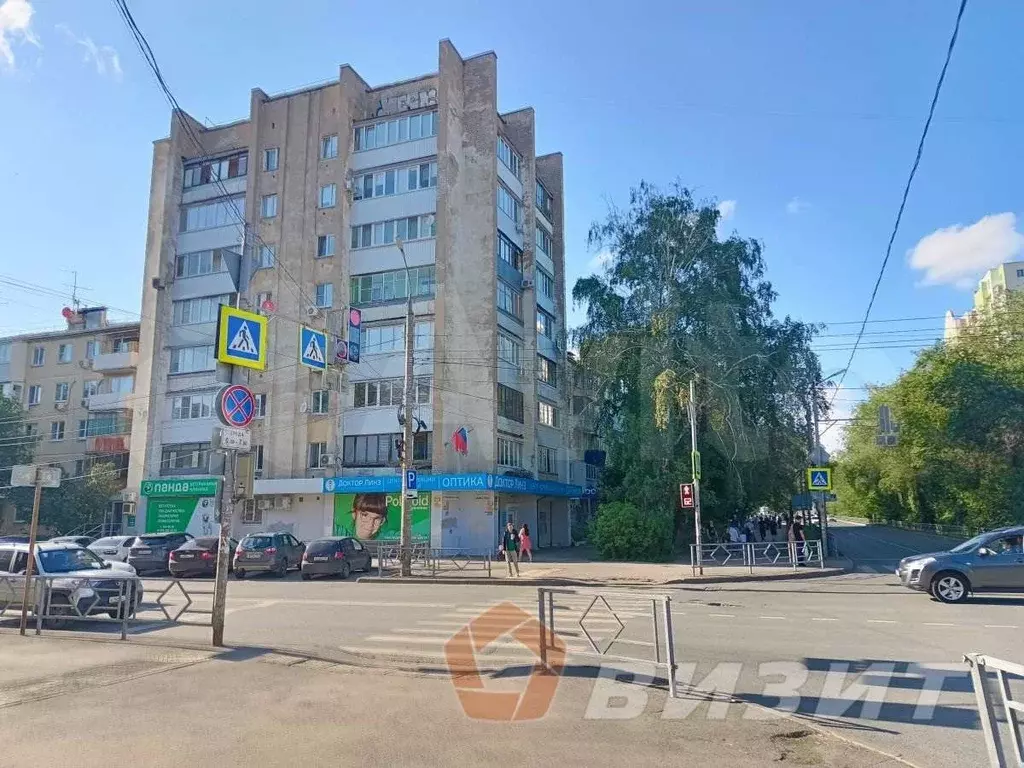 Магазин на пешеходном трафике возле универсама - Фото 1