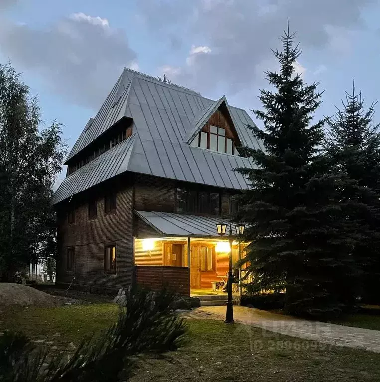 Дом в Карачаево-Черкесия, Зеленчукский район, с. Архыз ул. Банковская, ... - Фото 0