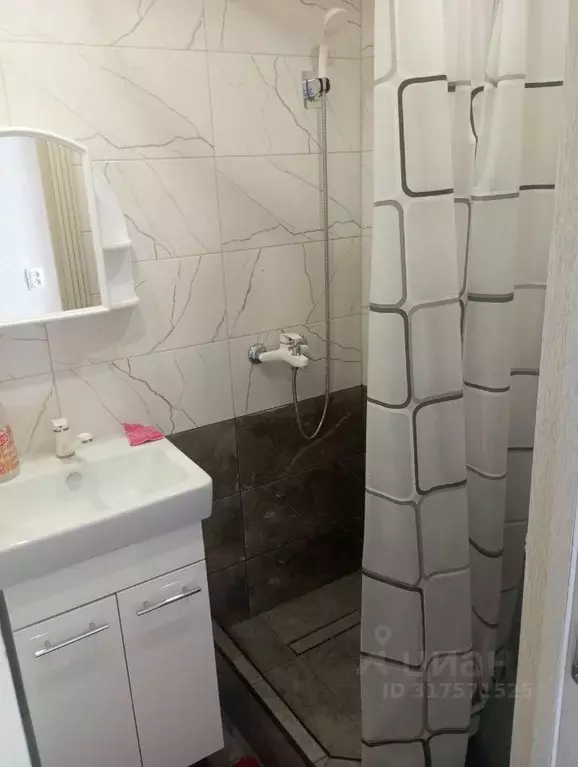 1-к кв. Крым, Керчь ул. Степана Разина, 3 (30.0 м) - Фото 0