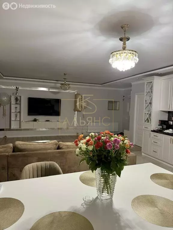 4-комнатная квартира: Владикавказ, улица Гастелло, 65 (132 м) - Фото 1