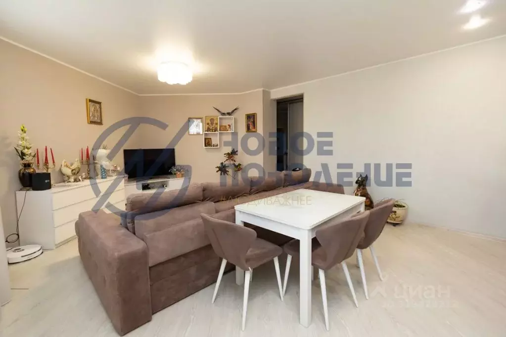 1-к кв. Омская область, Омск ул. Красный Путь, 101к2 (58.0 м) - Фото 1