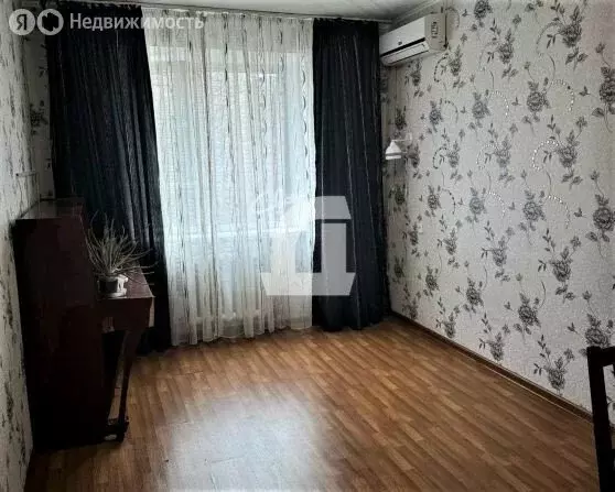 3-комнатная квартира: Краснодар, улица Красных Партизан, 71 (72 м) - Фото 0