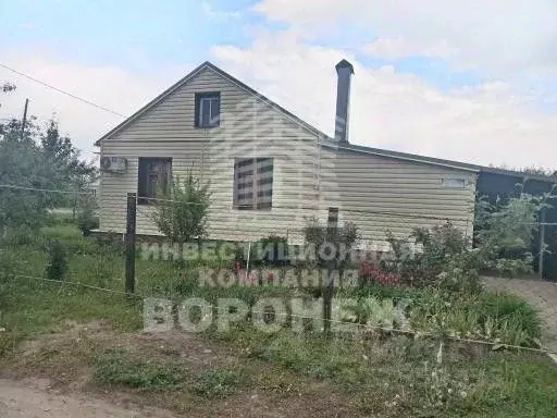 Дом в Воронежская область, Хохольский район, Петинское с/пос, с. Устье ... - Фото 0