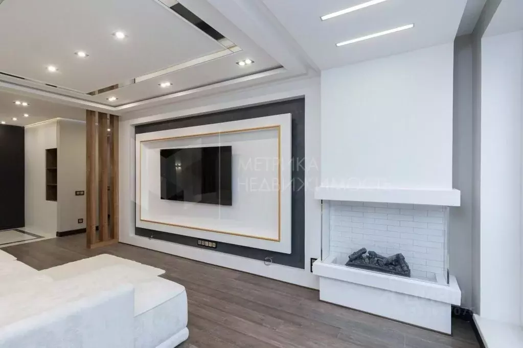 3-к кв. Тюменская область, Тюмень ул. 50 лет Октября, 57Б (82.5 м) - Фото 1