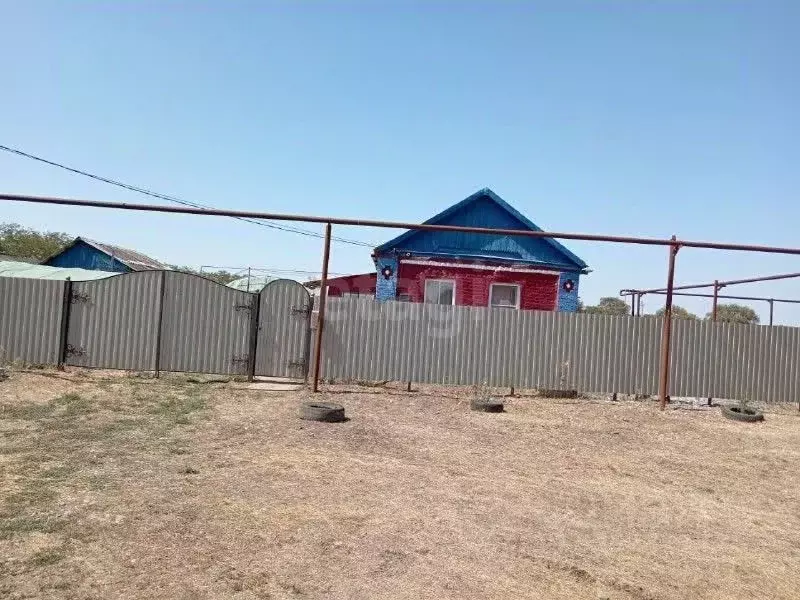 Дом в Ростовская область, с. Песчанокопское ул. Карла Маркса (47 м) - Фото 1