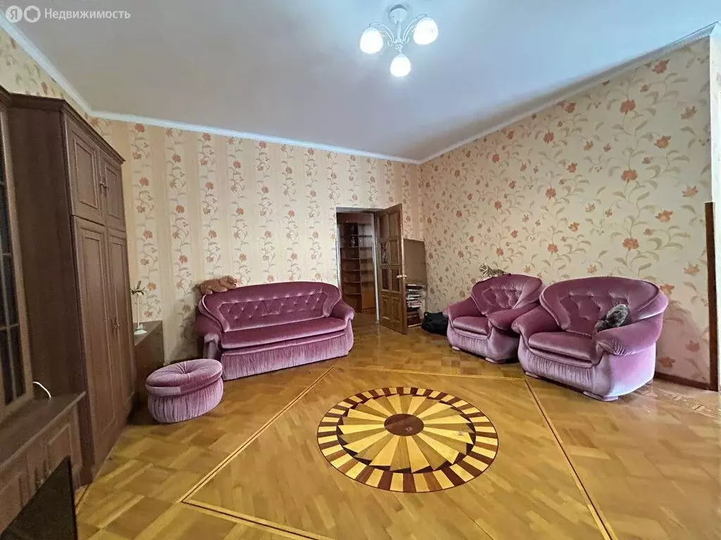 4-комнатная квартира: Симферополь, улица Генерала Захарова, 9А (150 м) - Фото 0
