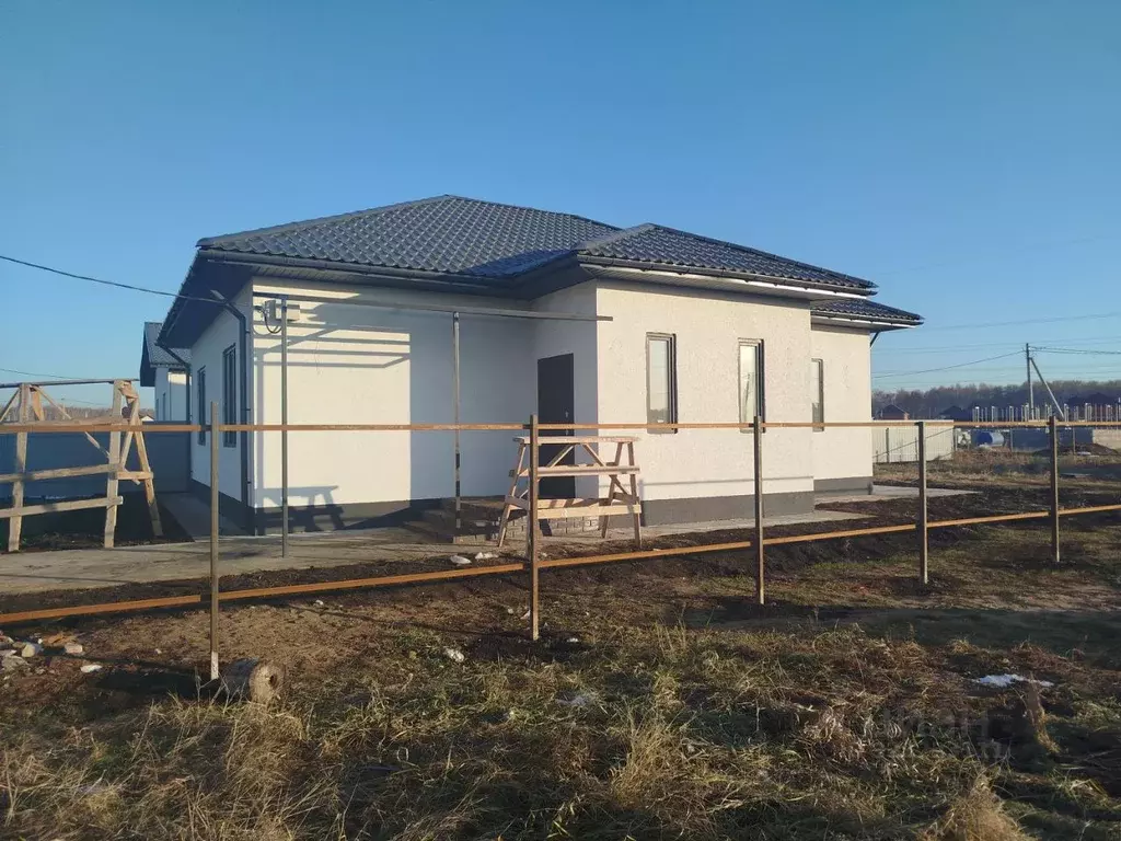 Дом в Омская область, Омский район, пос. Магистральный  (90 м) - Фото 0