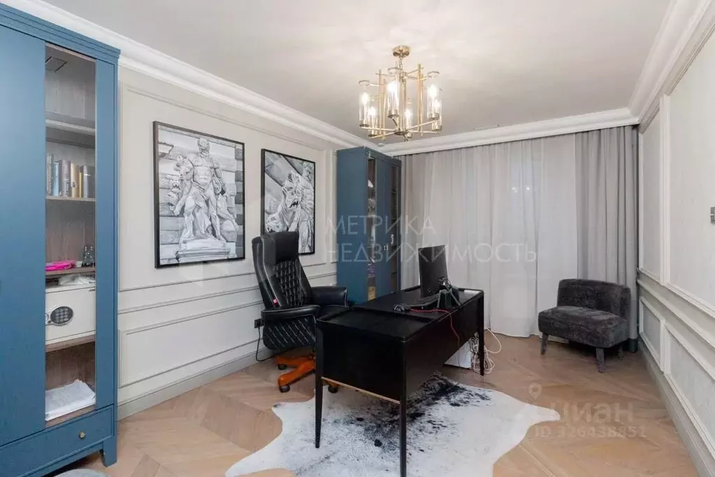 3-к кв. Тюменская область, Тюмень ул. Раушана Абдуллина, 7 (120.0 м) - Фото 1