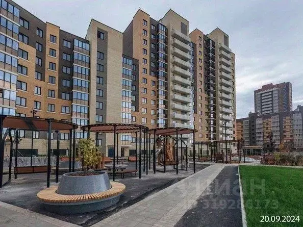 2-к кв. Красноярский край, Красноярск наб. Южная, 6 (67.2 м) - Фото 0