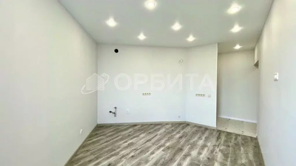 1-к кв. Тюменская область, Тюмень Новгородская ул., 3 (40.3 м) - Фото 1