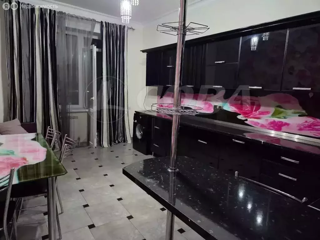 2-комнатная квартира: Махачкала, проспект Насрутдинова, 55к2 (74 м) - Фото 1