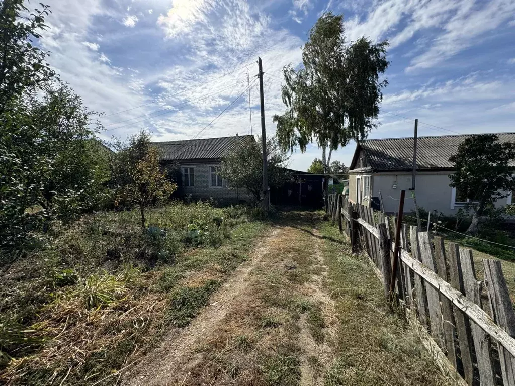 Дом в Саратовская область, Татищевский район, Октябрьское ... - Фото 1