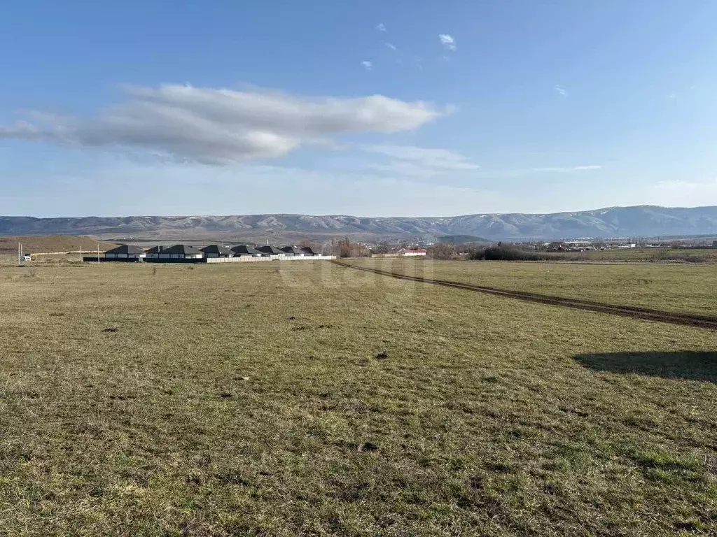 Участок в Крым, Симферопольский район, с. Доброе ул. Клубничная (6.0 ... - Фото 2