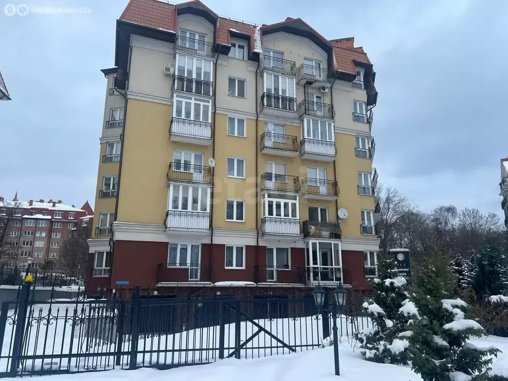 3-комнатная квартира: Пионерский, Комсомольская улица, 56 (73.8 м) - Фото 1