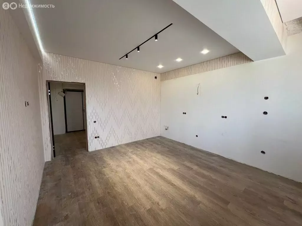 4-комнатная квартира: Каспийск, улица Амет-хан Султана, 25 (128 м) - Фото 1
