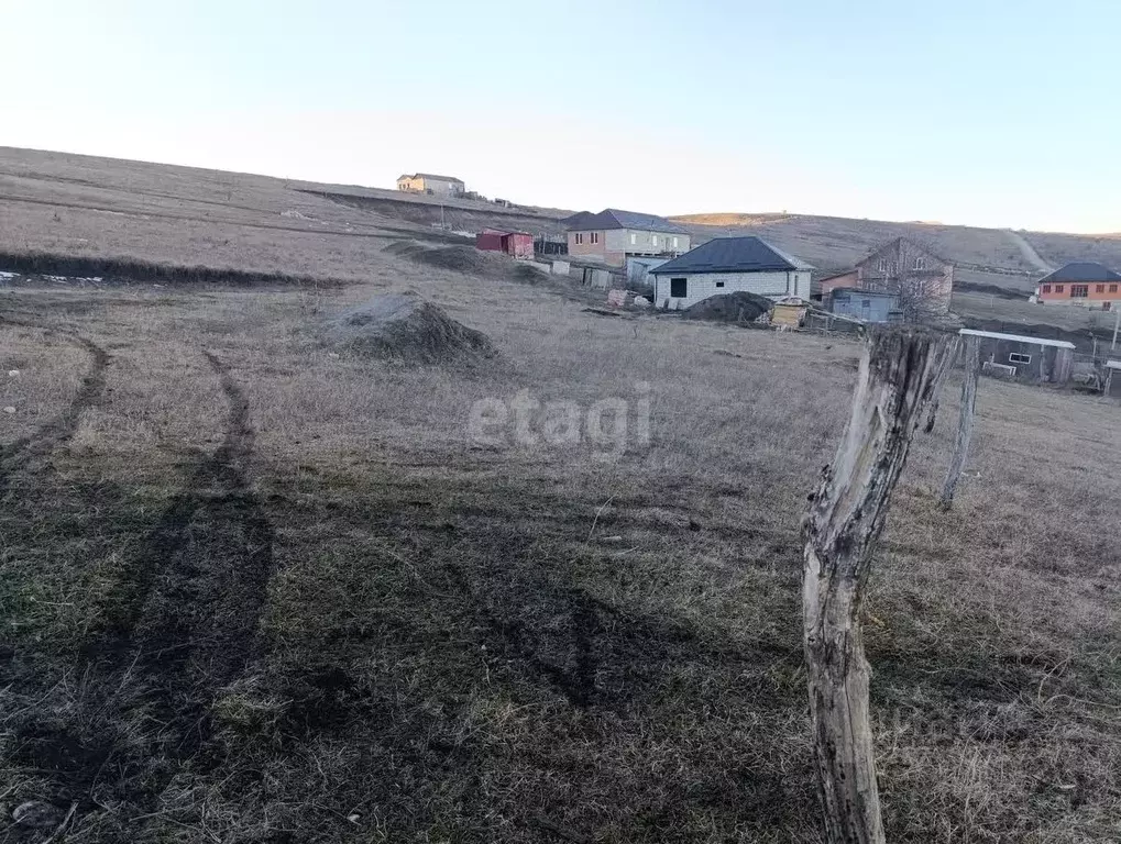 Участок в Ингушетия, Назрановский район, Барсуки с/пос, с. Барсуки  ... - Фото 1