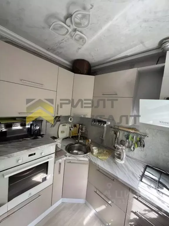 3-к кв. Омская область, Омск ул. Химиков, 52 (59.6 м) - Фото 0