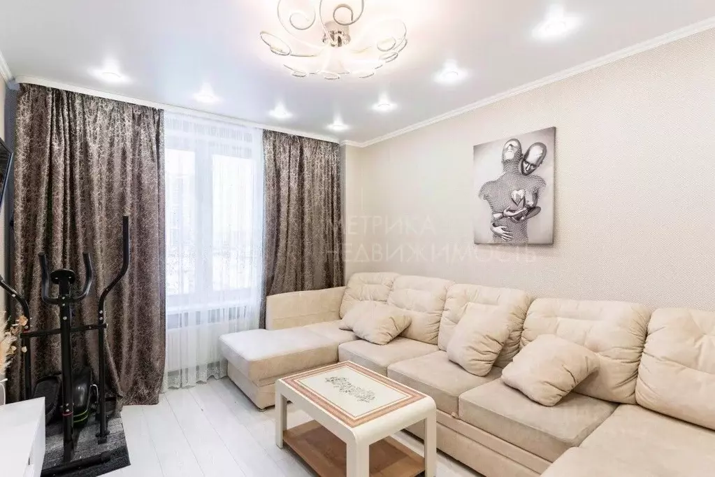 3-к кв. Тюменская область, Тюмень ул. Николая Никитина, 2 (70.0 м) - Фото 0