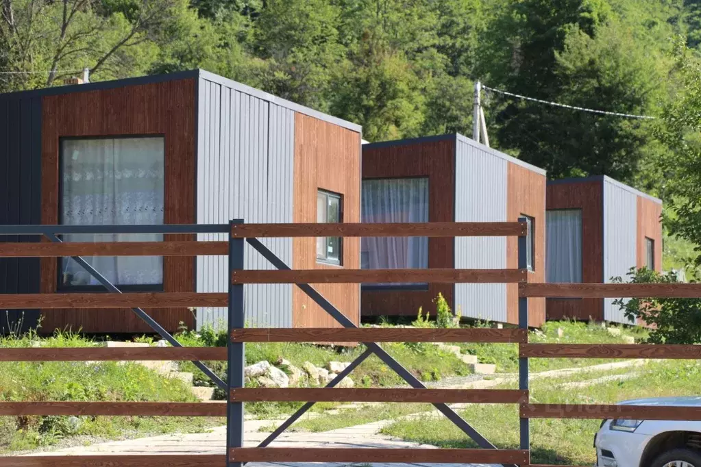 Дом в Краснодарский край, Апшеронский район, пос. Мезмай Школьная ул., ... - Фото 1