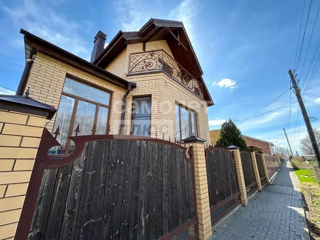 Дом в Астраханская область, Астрахань ул. Безжонова, 129 (247 м) - Фото 1