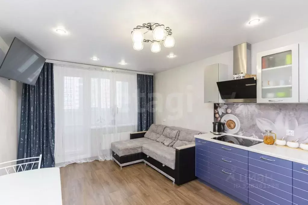 2-к кв. Тюменская область, Тюмень ул. Федюнинского, 58к1 (67.5 м) - Фото 1